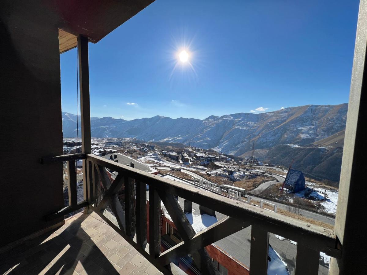 Mountain Cricket Chalets And Apartments Gudauri Kültér fotó