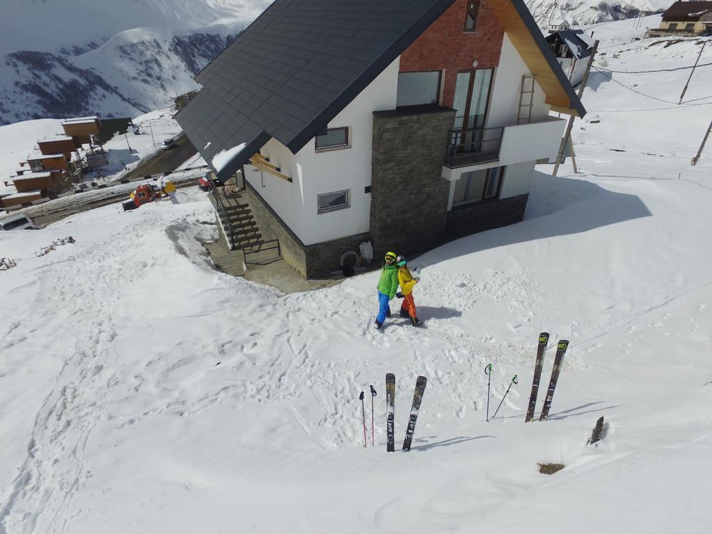 Mountain Cricket Chalets And Apartments Gudauri Kültér fotó